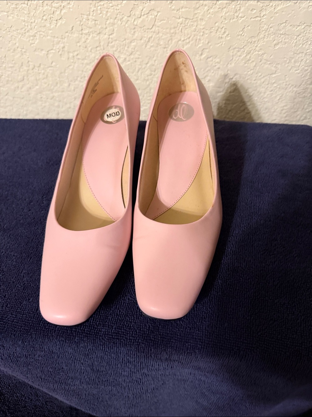 Donna Lawrence Pink Pumps – Size 8M - worn once